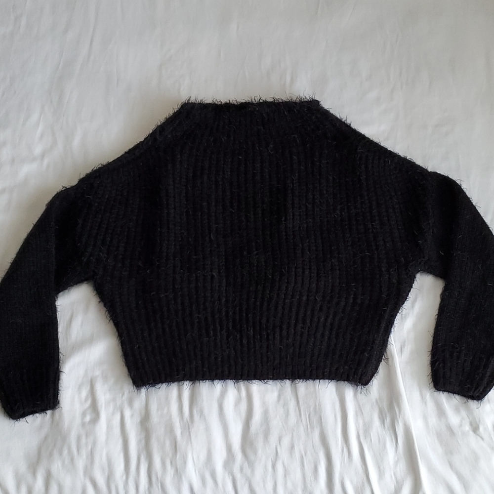 Lulu's Black Cropped Eye Lash Sweater Small